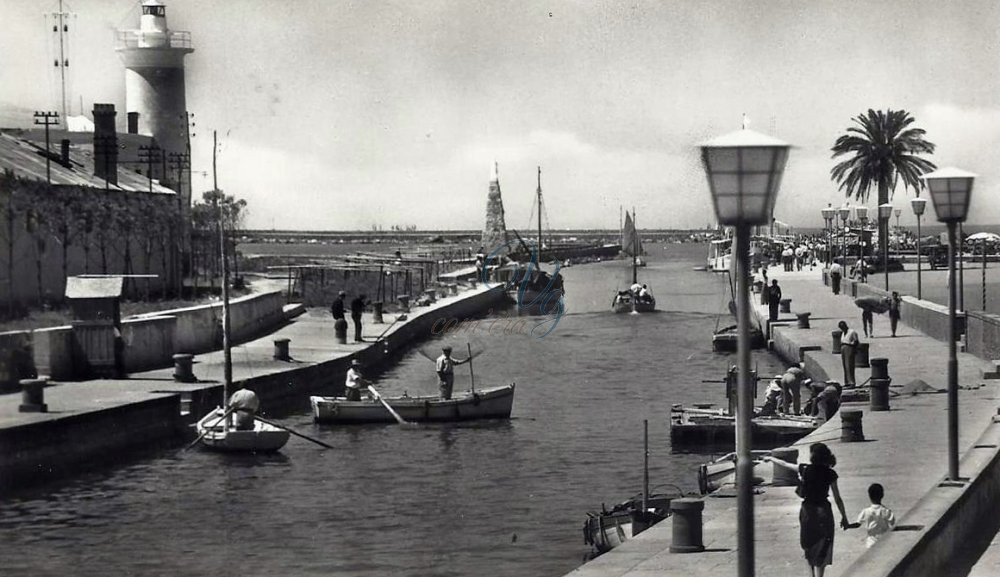 Traghettatori sul Burlamacca Viareggio Anno 1955