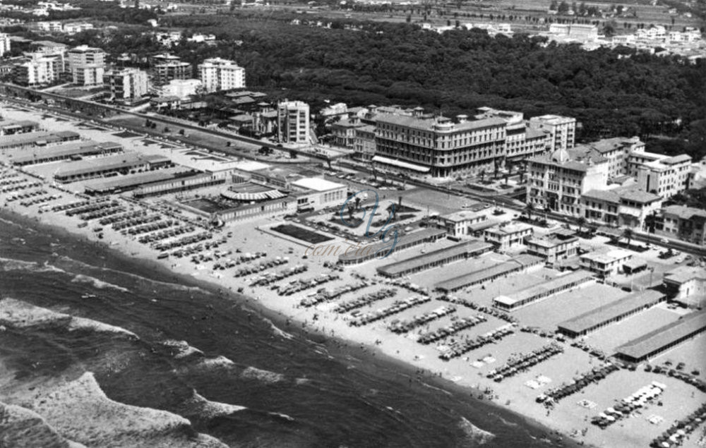 Panorama aereo spiaggia Viareggio Anno 1965