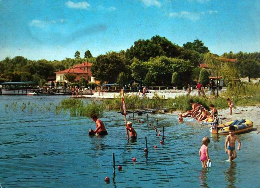 A fare il bagno nel lago Viareggio Anni '70
