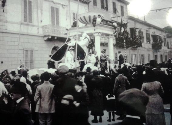 L Italia che ha trionfato di  - Carri piccoli - Carnevale di Viareggio 1913