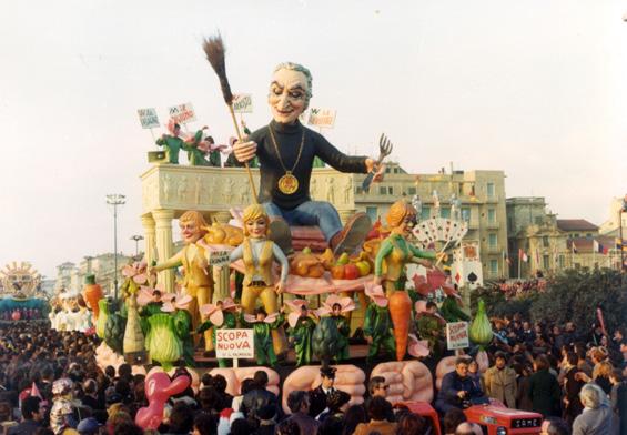 Scopa nuova di Giuseppe Palmerini - Carri piccoli - Carnevale di Viareggio 1977