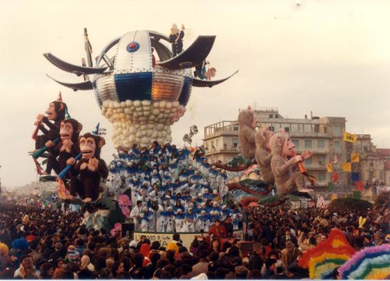 L’uomo e la scimmia di Paolo Lazzari - Carri grandi - Carnevale di Viareggio 1983