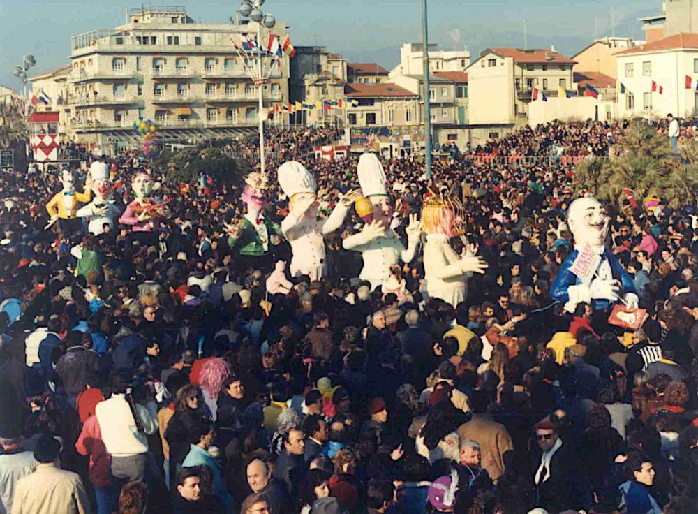 Il pranzo è servito di Rossella Disposito - Mascherate di Gruppo - Carnevale di Viareggio 1989
